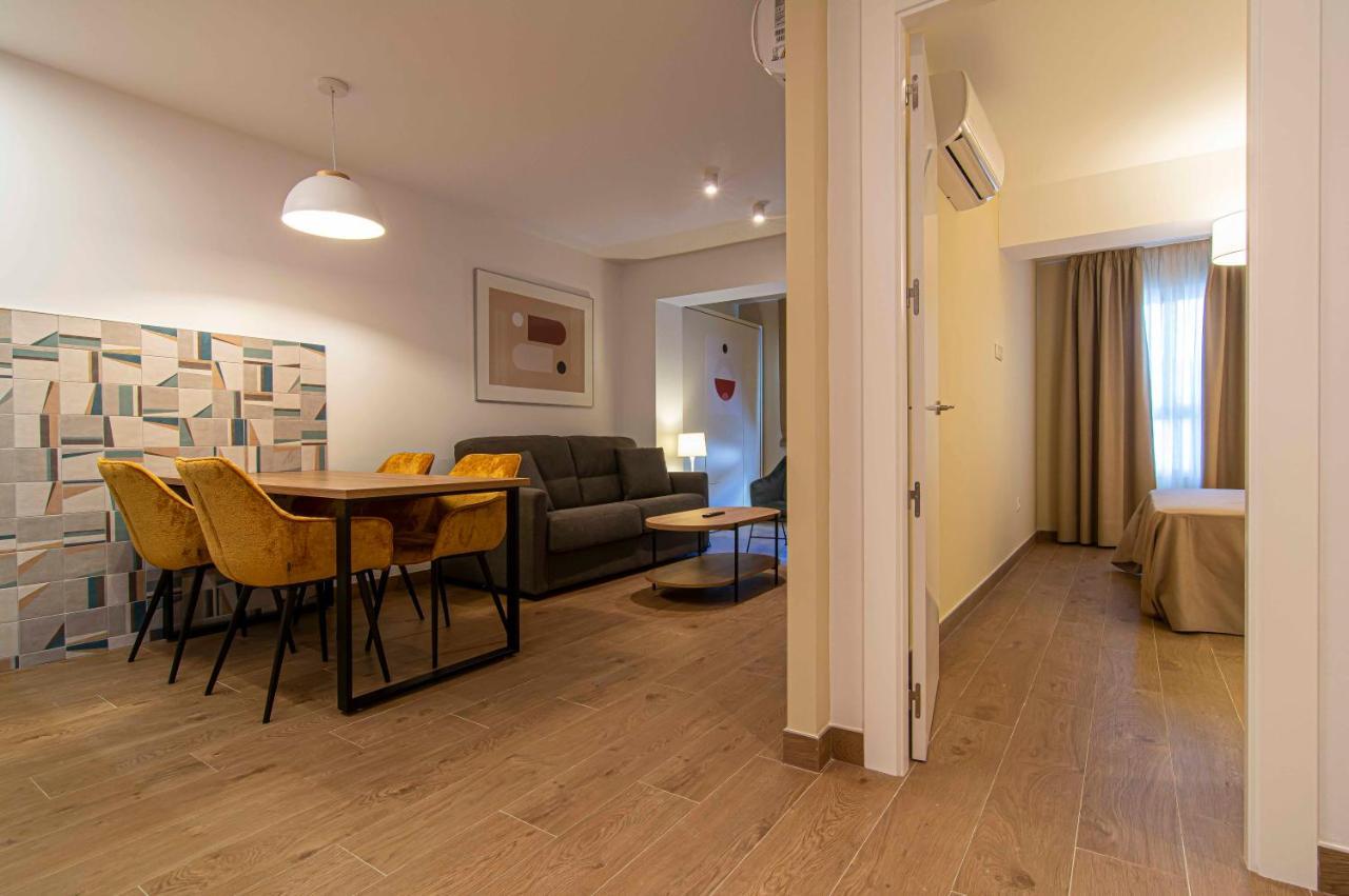 Apartamentos 1 Abril Malaga Luaran gambar