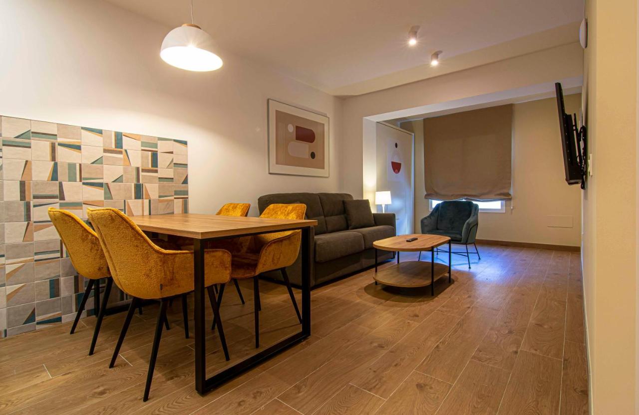 Apartamentos 1 Abril Malaga Luaran gambar