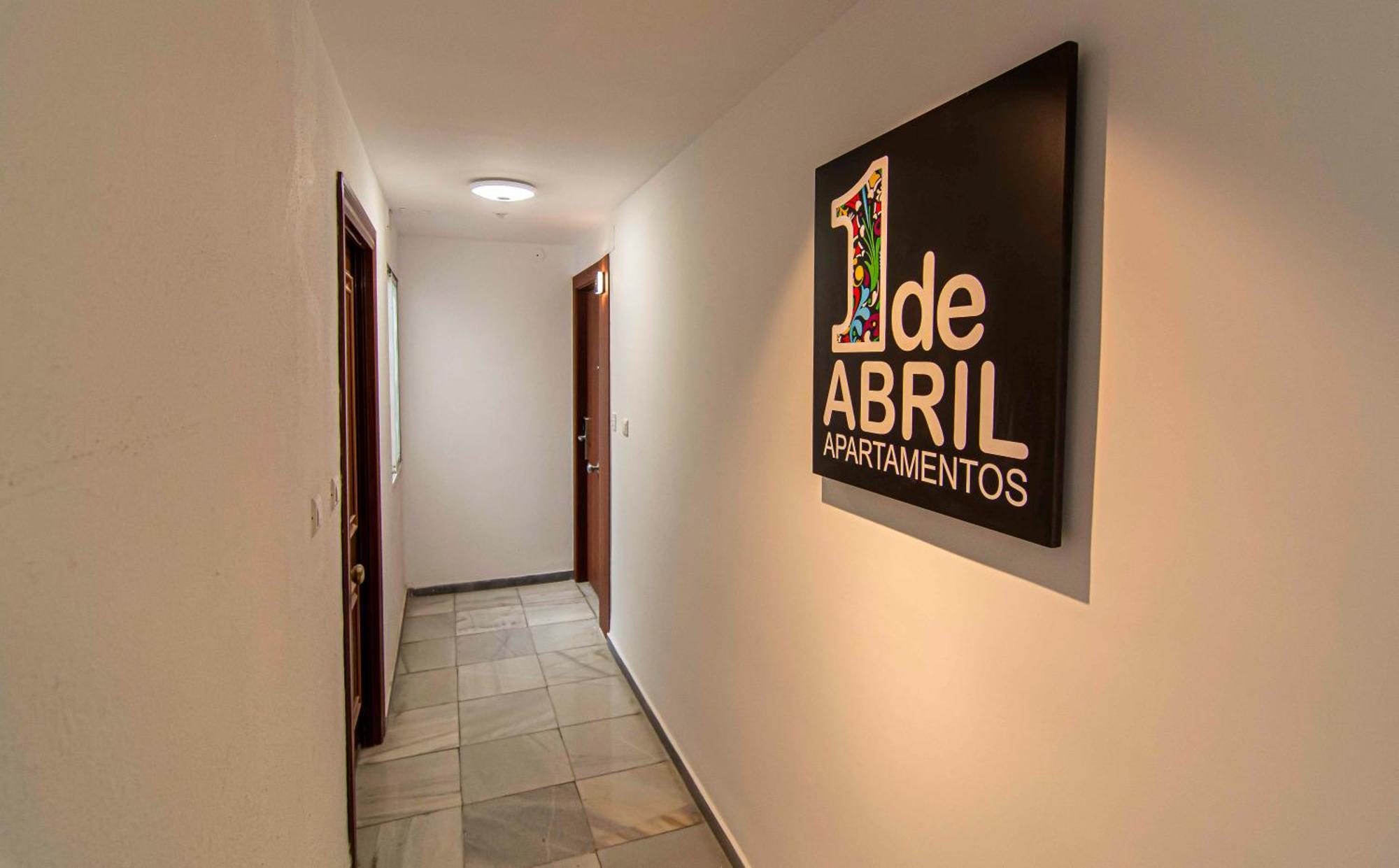 Apartamentos 1 Abril Malaga Luaran gambar